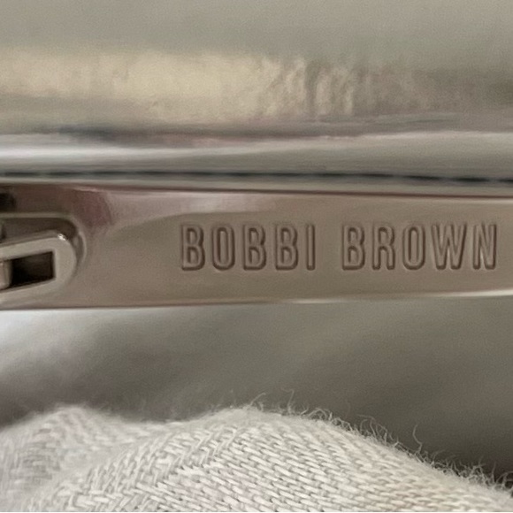 Bobbi Brown The Stella/s DG4 Sunglasses, silver case that includes mirror. - Picture 6 of 11